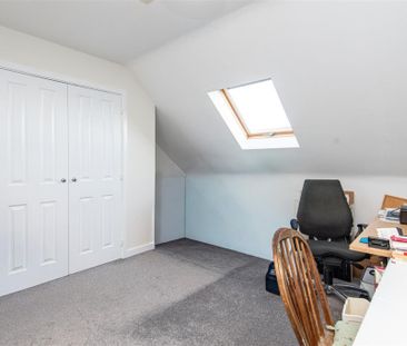 3 bed House - Semi-Detached To Let - Photo 3