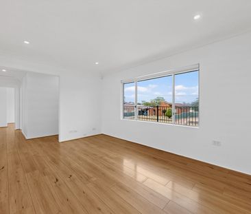 Immaculate, Light-Filled Family Residence in a Sought-After Location - Photo 3