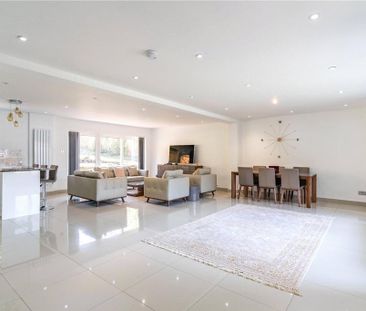 4 bedroom detached house to rent - Photo 3