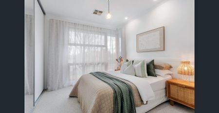 Low-maintenance, sophisticated home full of style - Photo 4