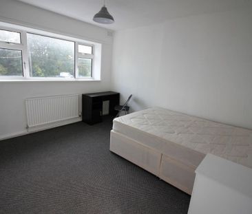 4 bedroom end of terrace house to rent - Photo 5