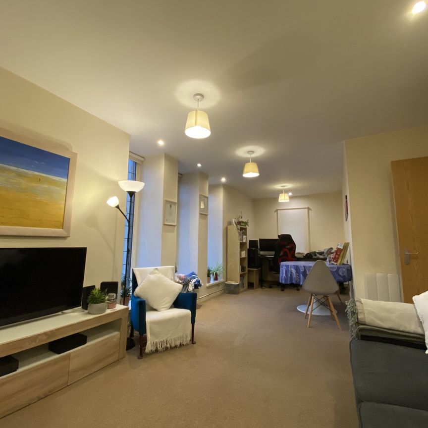 Adamsdown Church, Adamsdown Square - Photo 1