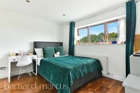 Sparrow Farm Drive, Feltham - Photo 3