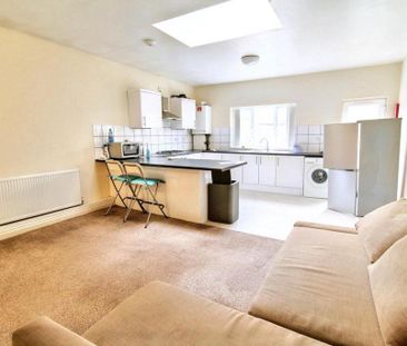 2 bedroom flat to rent - Photo 2