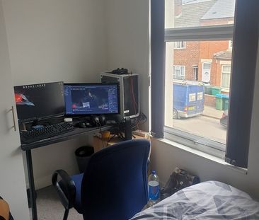 2 Bed Flat, Bramble Street, CV1 - Photo 5