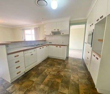 Spacious Family Home + Large Workshop! - Photo 2