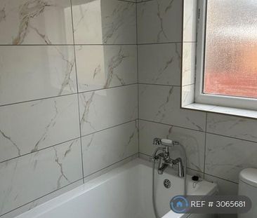3 bedroom end of terrace house to rent - Photo 5