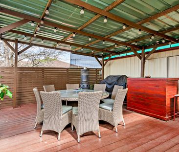 23 Poa Court, Delahey VIC 3037 - Photo 2