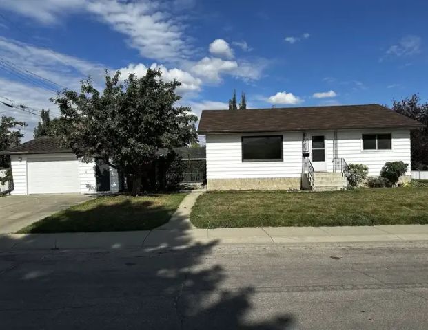 Renovated 3 bdr + den, 2 Washroom, full house | 4004 106 Avenue Northwest, Edmonton - Photo 1