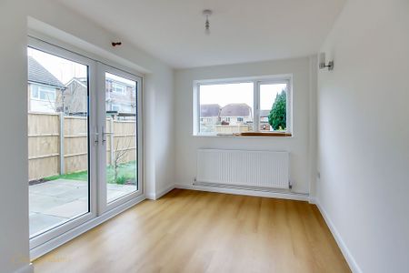 3 bed end of terrace house to rent in Southfields Road, Littlehampton, BN17 - Photo 2