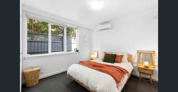 Spacious, Stylish & Superbly Located Ground-Floor Apartment - FURNISHED - Photo 1