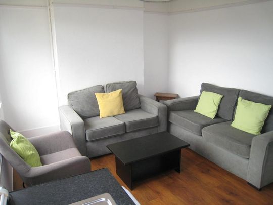 4 bedroom terraced house to rent - Photo 1