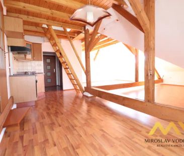 Pronájem atypického podkrovního bytu 2+kk, 65 m - Photo 3