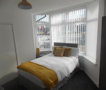 9 bedroom private hall to rent - Photo 4