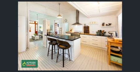 Acre Character Home Murgon - Photo 3