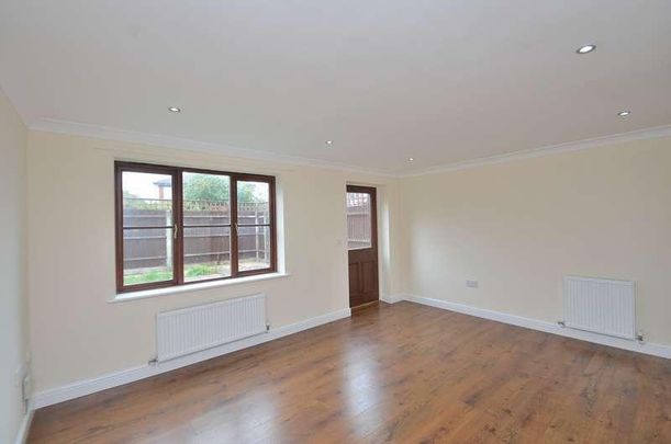 Lichfield Down, Walnut Tree, MK7 - Photo 1