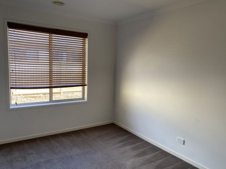 7 Edinburgh Court, SHEPPARTON VIC 3630 - Photo 2