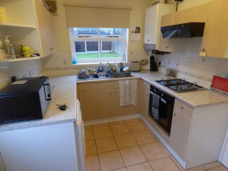 3 bedroom semi-detached house to rent - Photo 5