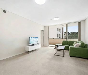 Spacious Luxury One Bedroom Apartment - Photo 1