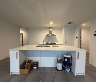 Spacious Family Home! - Photo 5