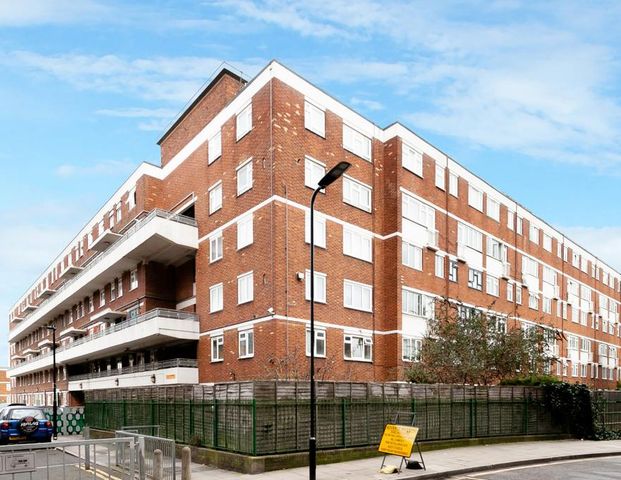 4 bedroom flat to rent - Photo 1