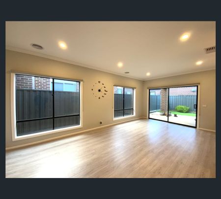 34 Annapurna Cres, Truganina, Vic 3029 - Photo 4