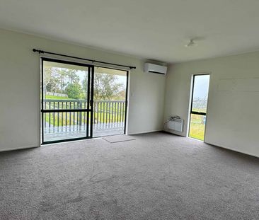 Rural, private but convenient - Photo 2