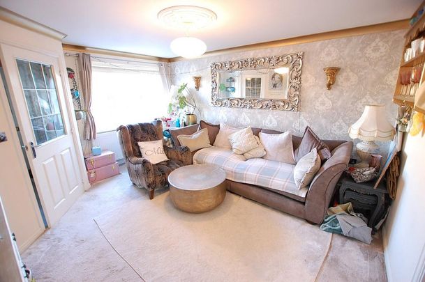 3 bedroom semi-detached house to rent - Photo 1