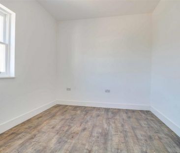 3 bedroom apartment to rent - Photo 6
