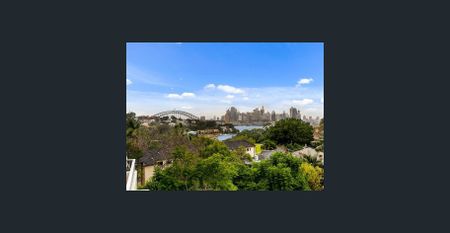 Spacious 2 Bedroom Apartment with Bridge Views - Photo 5