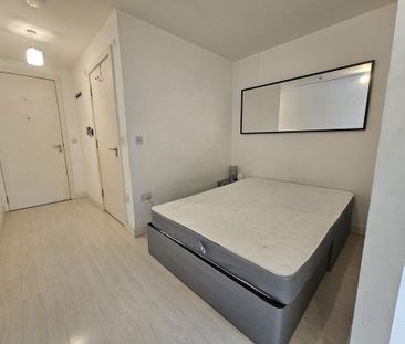 Studio to rent - Photo 2