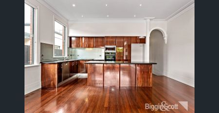 STUNNING SPACIOUS HOUSE WITH 3 BEDROOMS, 2 BATHROOMS, PLUS STUDY - Photo 3