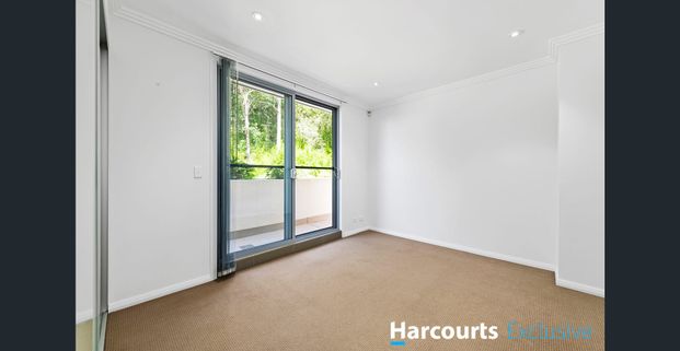 Conveniently Located Three Bedroom Apartment! - Photo 1