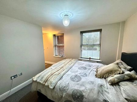 TO LET – Park Crescent, Southport – Available January 2026 - Photo 2