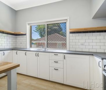 Charming Family Home in a Prime Location! - Photo 5