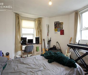 4 bedroom terraced house to rent - Photo 5