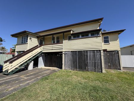 Spacious Unit - Photo 4