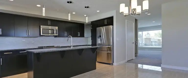 BEAUTIFUL HOME FOR RENT CLOSE TO DOWNTOWN | 2556 9 Avenue Southeast, Calgary - Photo 1