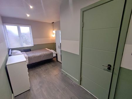 Studio Flat, Marcus Garvey Way, SE24 - Photo 2