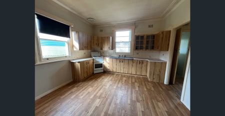 3 BEDROOM HOME - SOUTH TAMWORTH LOCATION - Photo 3