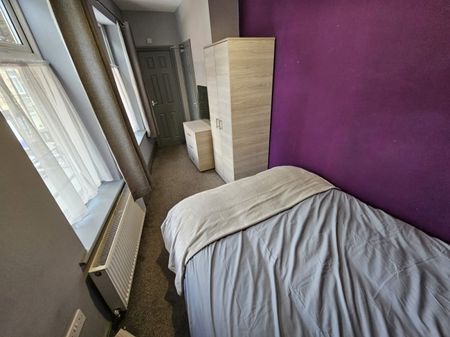 1 bed House Share - To Let - Photo 2