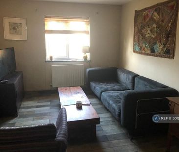 4 bedroom semi-detached house to rent - Photo 1