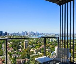 Prestige Mirvac Residence with Iconic Harbour & City Views - Photo 4