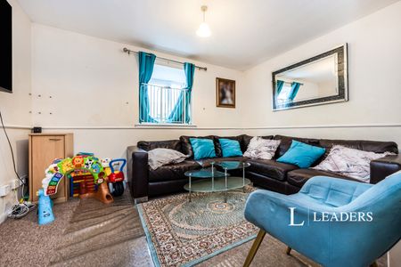 2 bedroom maisonette to rent Twitchen Lane, Furzton, Milton Keynes, Buckinghamshire, MK4 - Photo 2