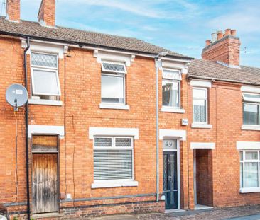 3 bed House - Mid Terrace To Let - Photo 1