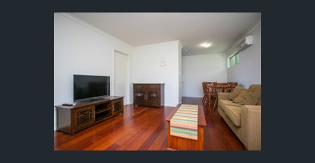 Furnished 2 x 1 in Perfect Location - Photo 2