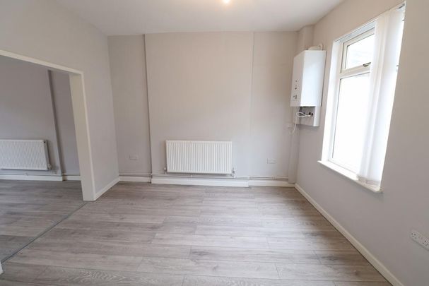 3 bedroom end of terrace house to rent - Photo 1