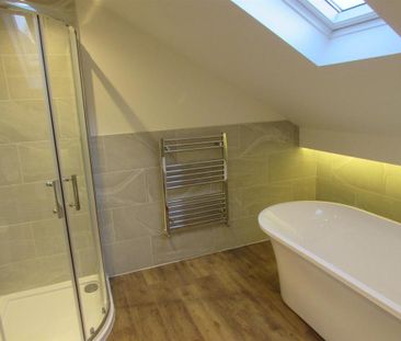 4 bedroom semi-detached house to rent - Photo 3