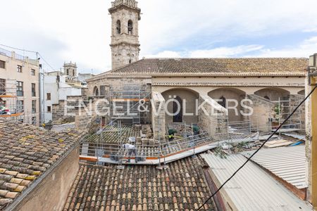 Piso de alquiler en Plaça del Miracle del Mocadoret, La Seu - Photo 2