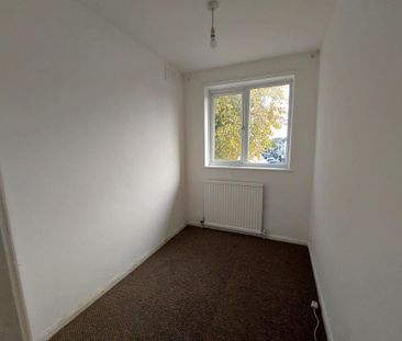 3 bedroom end of terrace house to rent - Photo 3